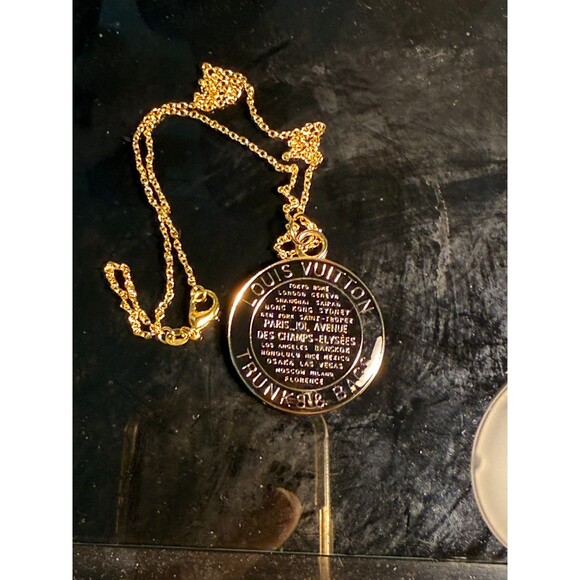 Unbranded Gold/Black Trunks/Bags Round Charm on Gold Tone Unbranded 18” Necklace - Picture 9 of 9